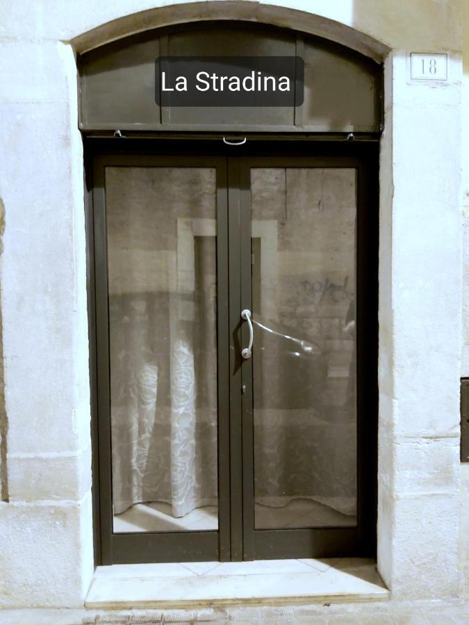 Bed and Breakfast La Stradina Трани Экстерьер фото